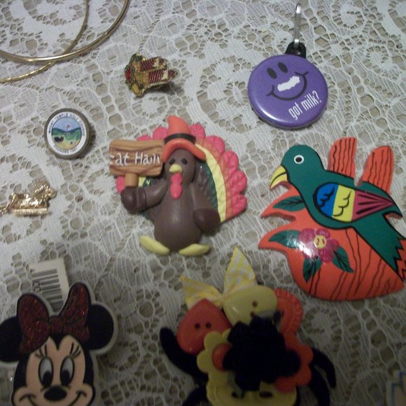 VINTAGE RETRO JEWELRY PINS BUNDLE 24 - Picture 2 of 6